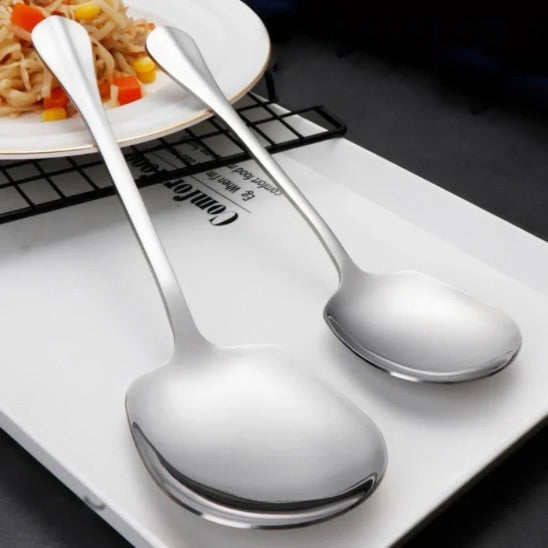 Cuillère de service design élégant s’harmonise avec toutes les vaisselles