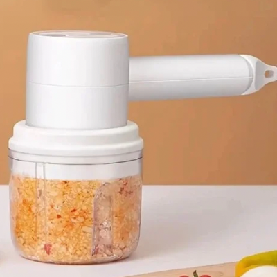 Batteur-électrique-multifonctions-en-cuisine