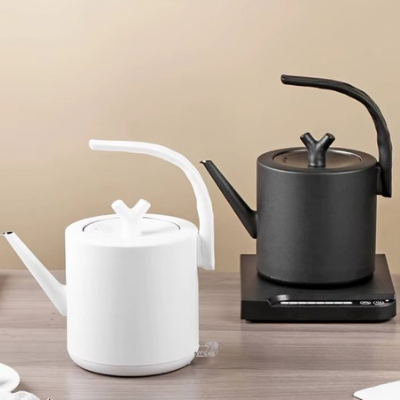 Bouilloire-température-réglable-blanc-noir-touches-digitales 