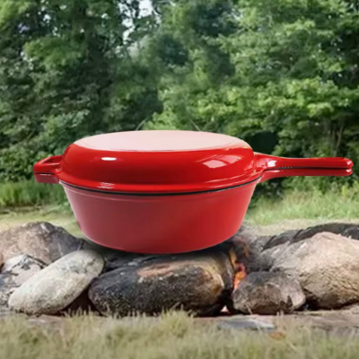 Casserole-en-fonte-rouge-authenticité-modernité-recyclables-sains