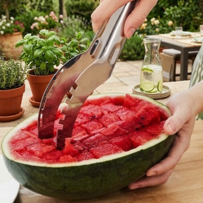 Couteau a pastèque pour une présentation de fruits joliment soignée et prêts à être dégustés