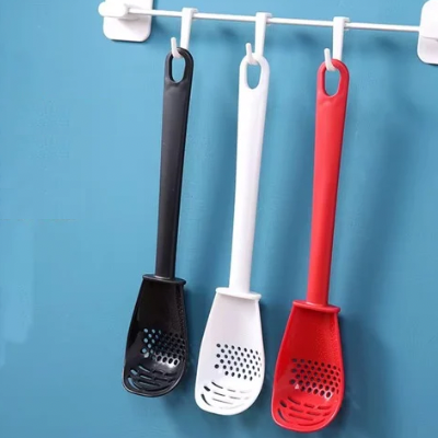 Cuillère-passoire-matériau-PP-qualité-alimentaire-coloris-blanc-noir-sans-BPA-respectueuse- l’environnement