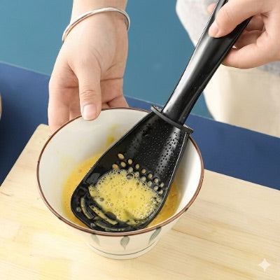 Cuillère-noir-omelette