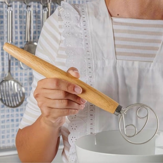 Fouet Danish Dough Whisk prise en main sûre et confortable