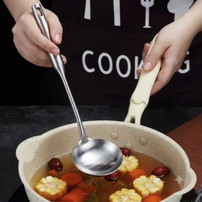 Louche grande casserole sans gouttes ni débordements