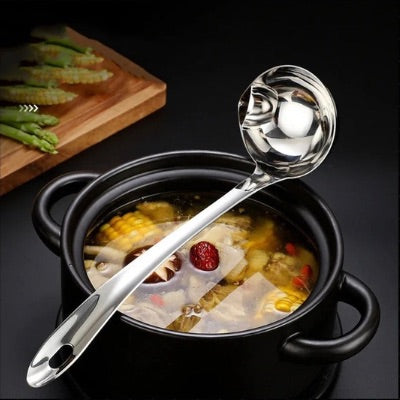 Louche pour servir des bouillons plus clairs