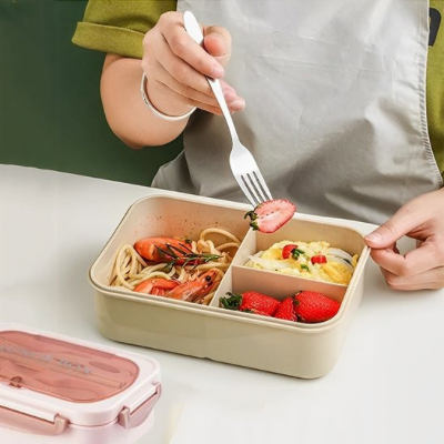 Lunch-box-praticité-esthétique-compartiments-multiples-ingrédients-portions-fraîcheur-bien-être