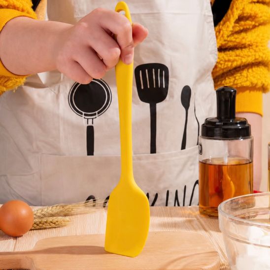 Maryse cuisine jaune sans arêtes coupantes confort et durabilité