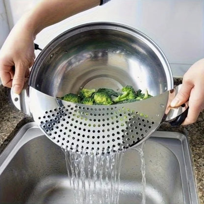 Passoire se fixe sur le bord de la casserole