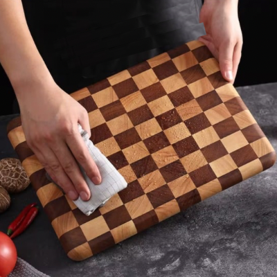 Planche-a-découper-bois-poisson-anti-tâche-polie