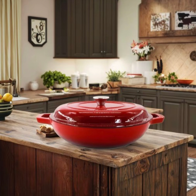 Sauteuse-en-fonte-rouge-cuisson-homogène-couvercle-inclu
