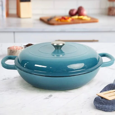 Sauteuse-en-fonte-bleu-lagon-cuit-doucement-perfection-recettes-savoureuses