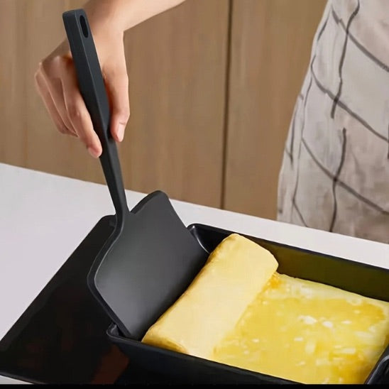 Spatule cuisine noir tête souple glisse facilement sous les aliments sans rayer les revêtements