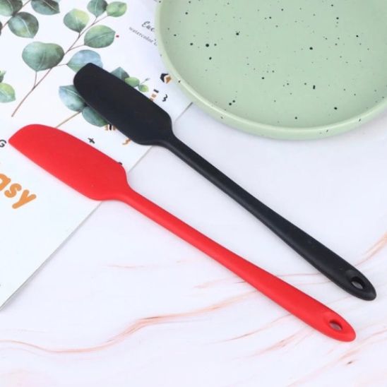Spatule cuisine outils simples efficaces adaptés à vos besoins préparation sans gaspillage