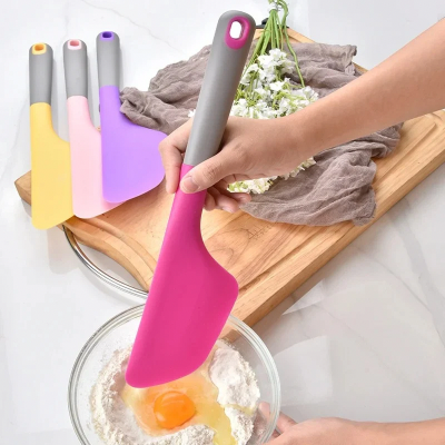 Spatule-rose-foncé-mélanger-racler