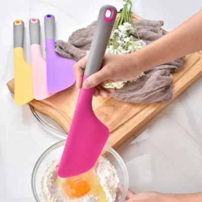 Spatule-fuchsia-bols-casseroles-bocaux