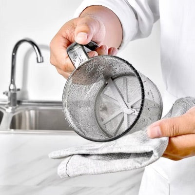 Tamis lavage à la main recommandé à l’eau tiède savonneuse