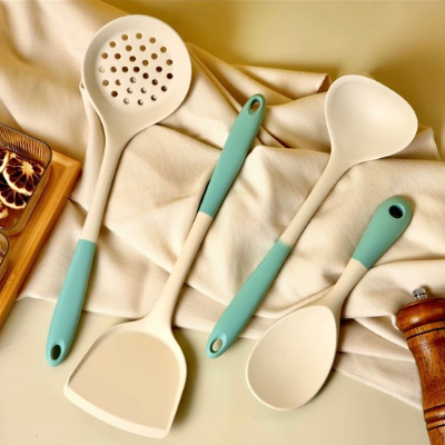 Ustensiles-de-cuisine-couleurs-modernes