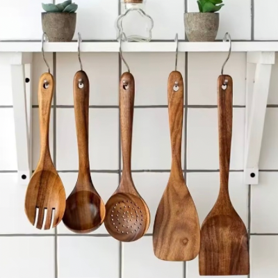 Ustensiles-de-cuisine- pièce-unique-essentiels-manche-perforé
