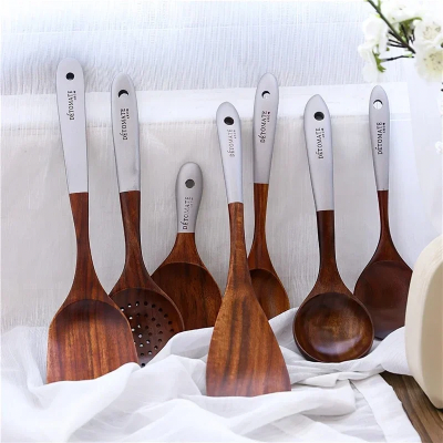 Ustensiles-de-cuisine-spatules-cuillère-écumoires