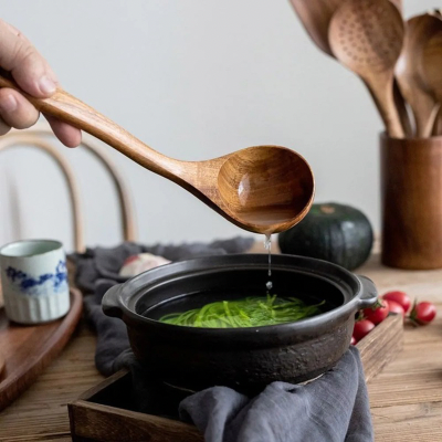 Ustensiles-de-cuisine-ensemble-casseroles