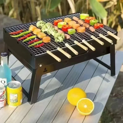 Barbecue-portable-au-charbon-de-bois