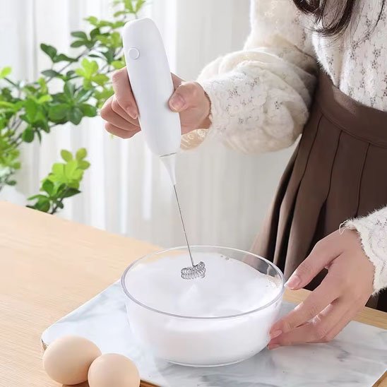 Batteur-électrique-poignée-ergonomique-main-pression
