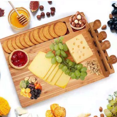 Plateau-fromage-charcuterie-4-lames-à-fromage-design